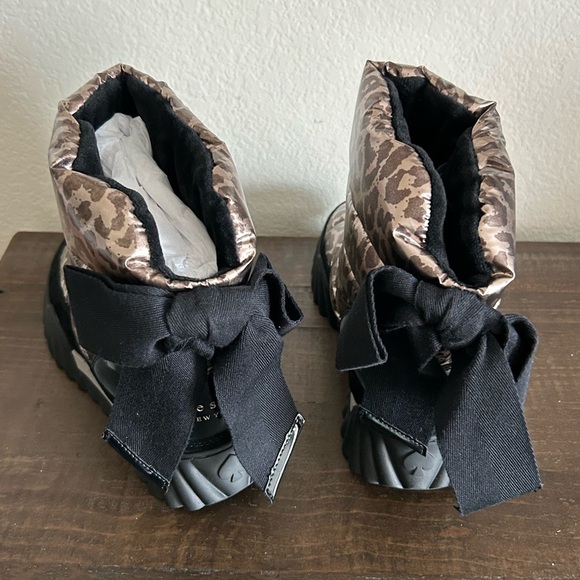 New in Box - Kate Spade Frosty Boots Black / Gold - Size 6 - Picture 10 of 12
